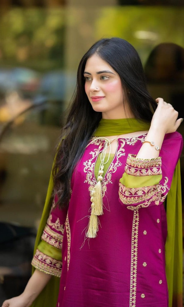 Omal By Komal 3pc lawn dress with Embroidered With Chiffon Dupatta