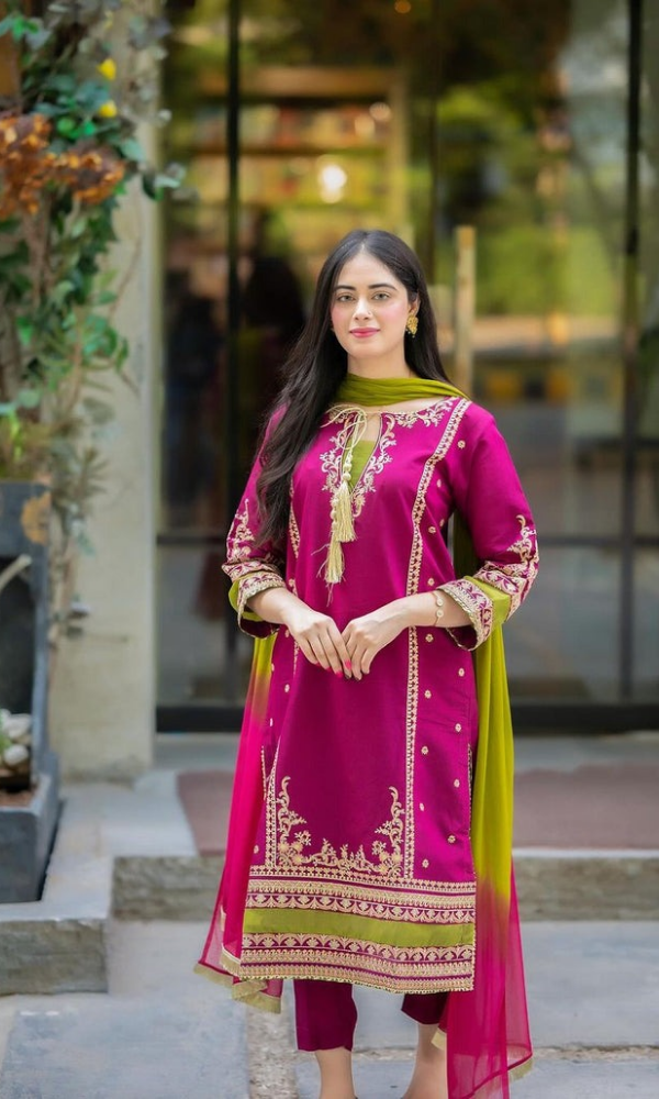 Omal By Komal 3pc lawn dress with Embroidered With Chiffon Dupatta