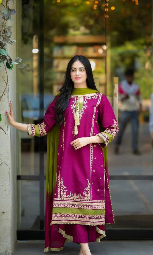 Omal By Komal 3pc lawn dress with Embroidered With Chiffon Dupatta