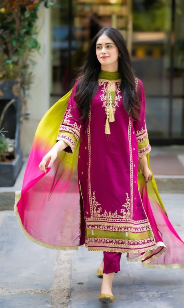 Omal By Komal 3pc lawn dress with Embroidered With Chiffon Dupatta